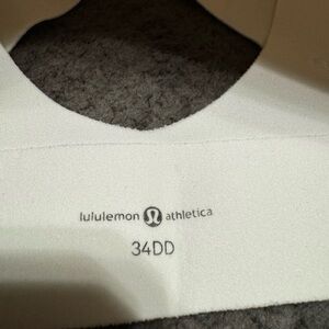 Lululemon enlite Front-Zip Bra
High Support